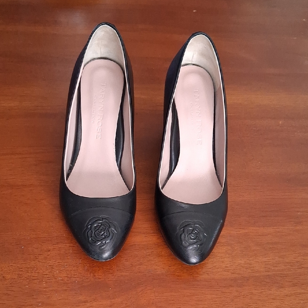 Taryn Rose Collection Black Leather Wedge Heels Embossed Rose Made in Italy 7M
